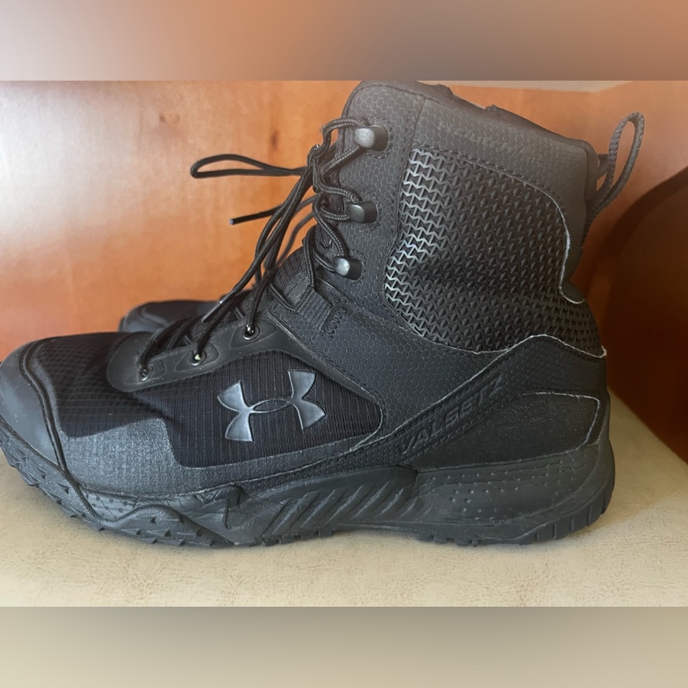 Men’s 8.5 Under Amour Valsetz Tactical boot